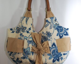 Items similar to Felted handbag with wooden handles. Ready for shipping ...