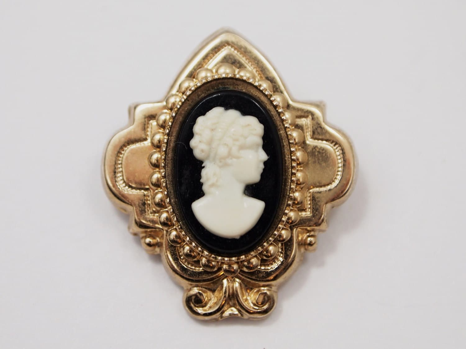 Vintage Cameo Brooch / Pin CORO Cameo Tiny Treasure