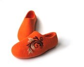 Warm gift Slippers for women Woolen orange slippers Bright orange women home slippers Handmade felt carroty slippers Wool orange clogs