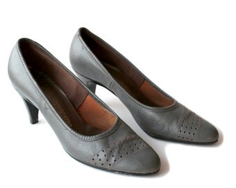 SALE 30% off | 1980s Gray Heels Vintage Leather Heels Size 7.5