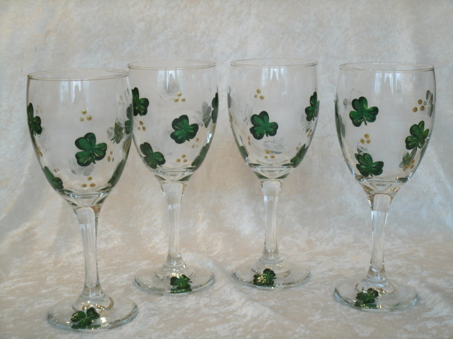 SHAMROCK WINE GLASSES set of four