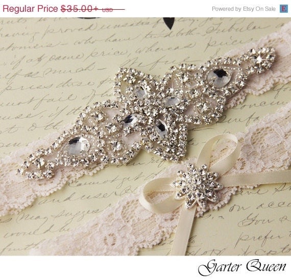 SALE Ivory Lace Bridal Garter Set Lace Wedding by GarterQueen