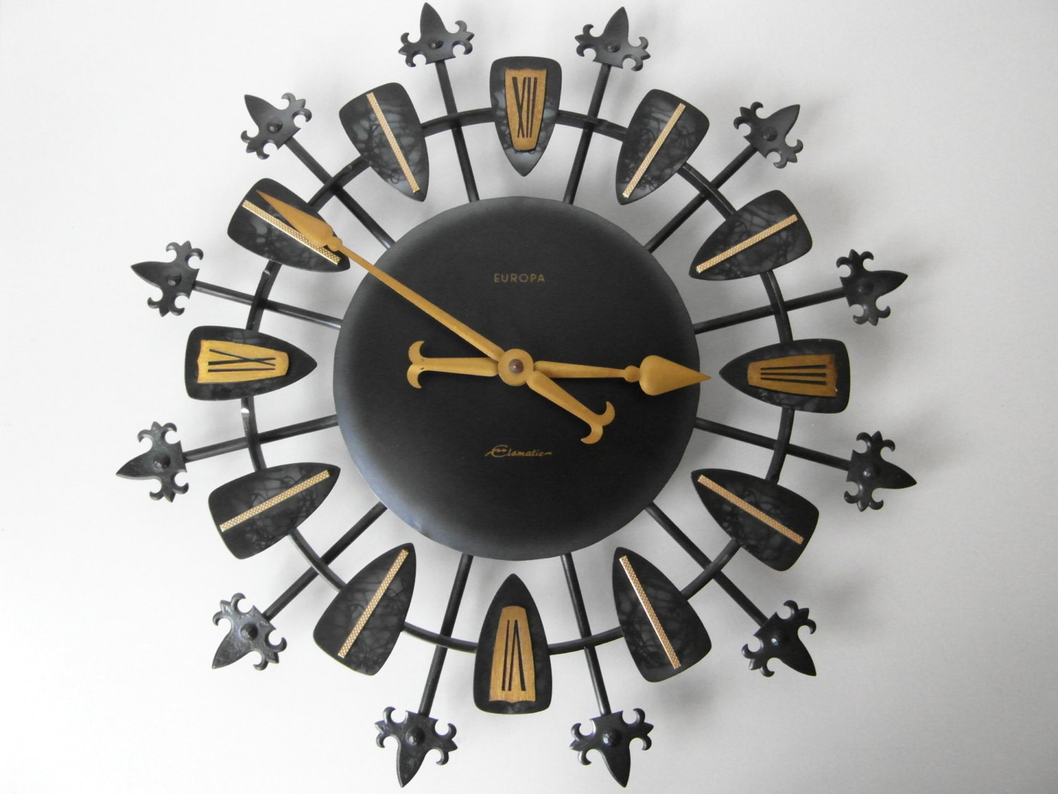 Wanduhr europa elomatic 1960 west deutsch von timelessgiftsandmore Wanddeko metall abstrakt