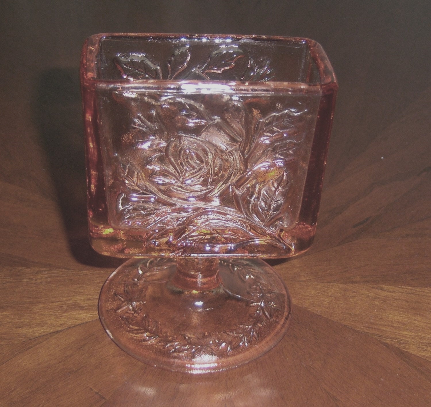 Tiara Glass Upright Cigarette Holder