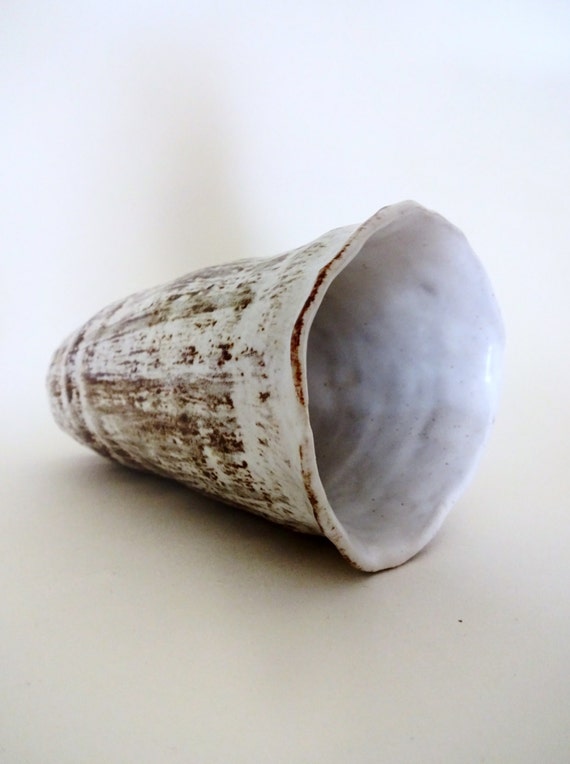 ceramic flower vase / ceramic seashell / ocean by GattiShop