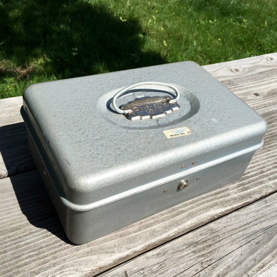 Vintage Wilco Steel Carrying Case Art Supplies Cash Box