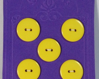 5 Buttons in resin 22mm 2 holes yellow.