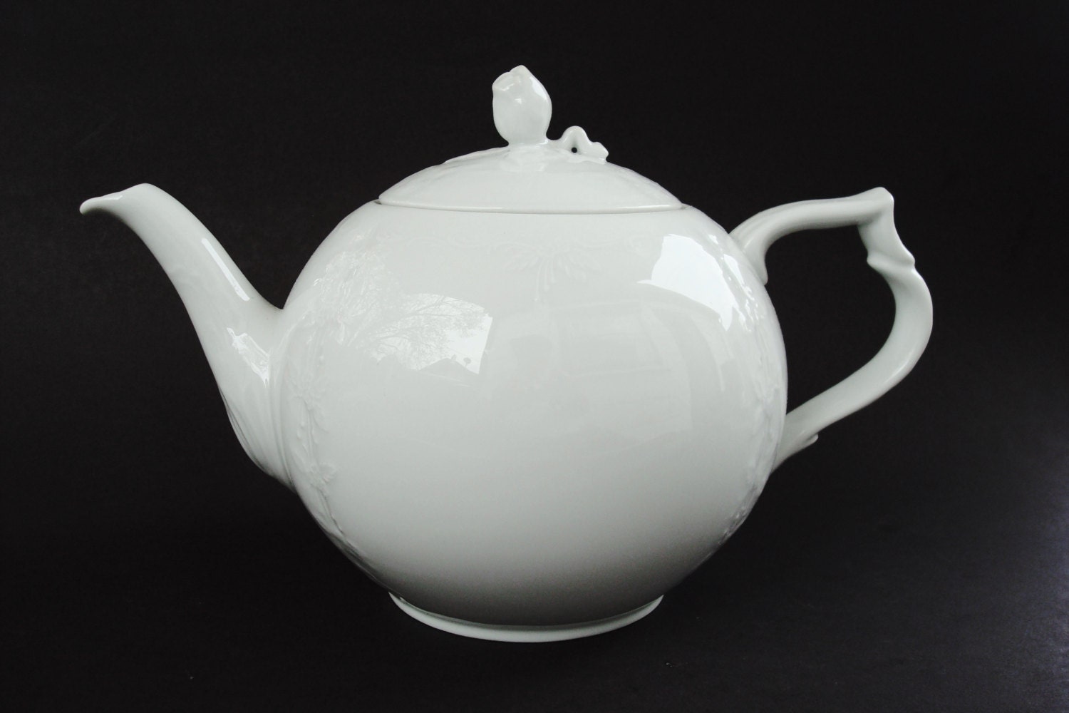 Kaiser Porcelain DUBARRY Teapot. All White.