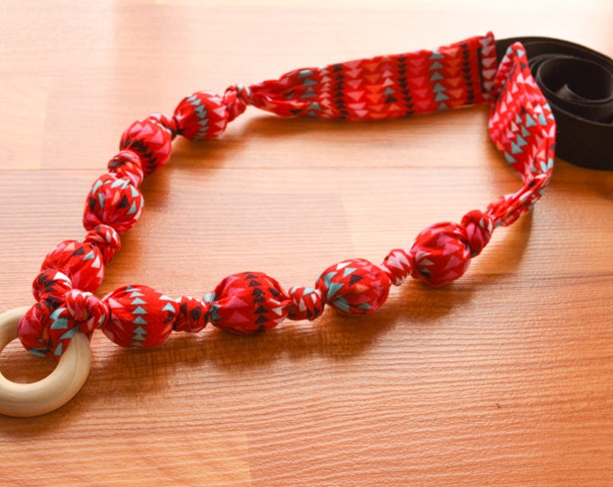 Breastfeeding Nursing Necklace, Teething Necklace, Babywearing Necklace, Fabric Necklace - Single Ring - Triangles on Red
