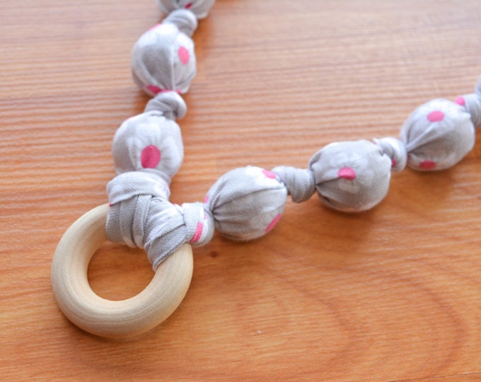 Breastfeeding Nursing Necklace, Teething Necklace, Babywearing Necklace, Fabric Necklace - Single Ring - Daisies on Grey