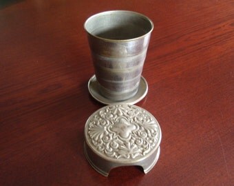 Antique Metal Travel Cup Telescoping Collapsible Ornate Lid Collectible a2379