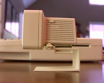 Miniature Apple Monitor IIc with working 2.5'' LCD