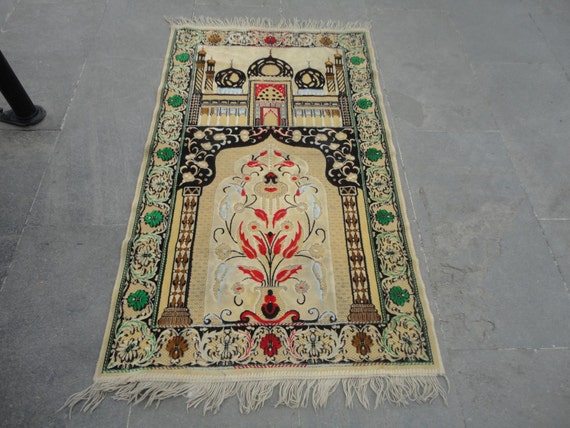 Vintage Turkish prayer rugtappeto by TURKISHTEXTILEART on Etsy