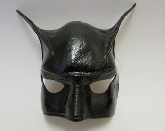 Masque de carnaval en cuir-noir