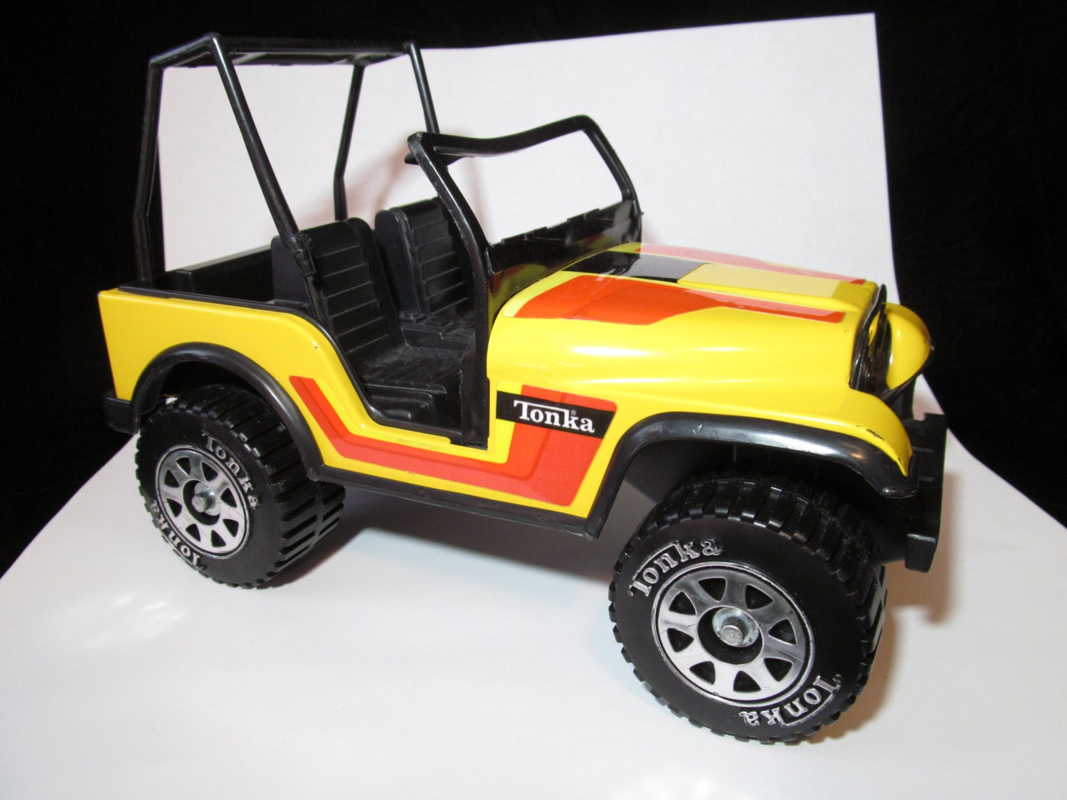 TONKA Pressed Steel Yellow Tow Truck SUV by MontrealCollectibles