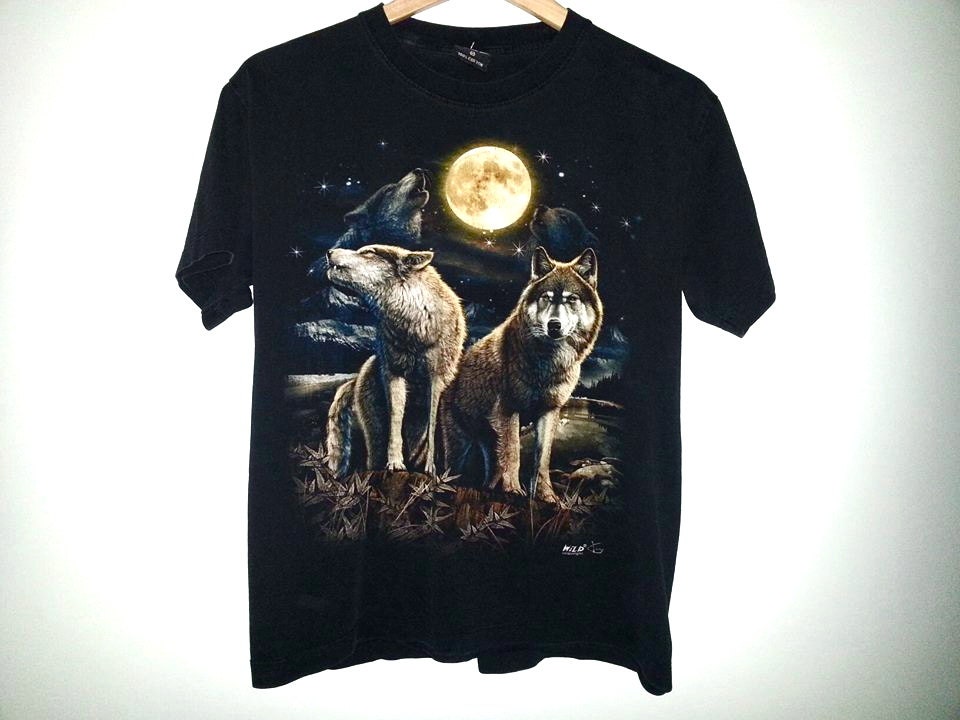 Vintage WOLF Animal T-Shirt Wolves Howling at the Moon Print