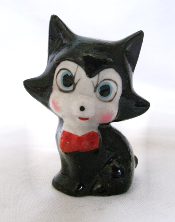 cute cat figurine