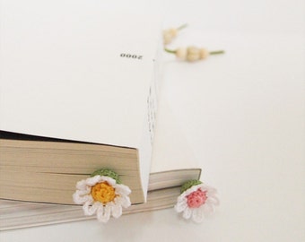 Crochet Daisy Flower Bookmark