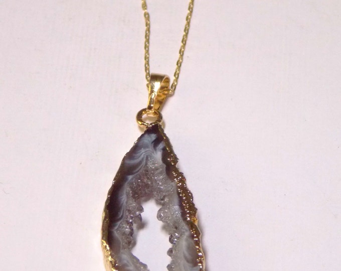 Gemstone Necklace Gray White Black Natural Druzy Geode Slice Boho Agate Slice Necklace 18k Gold Chain Boho Chic Gift Gold Gemstone