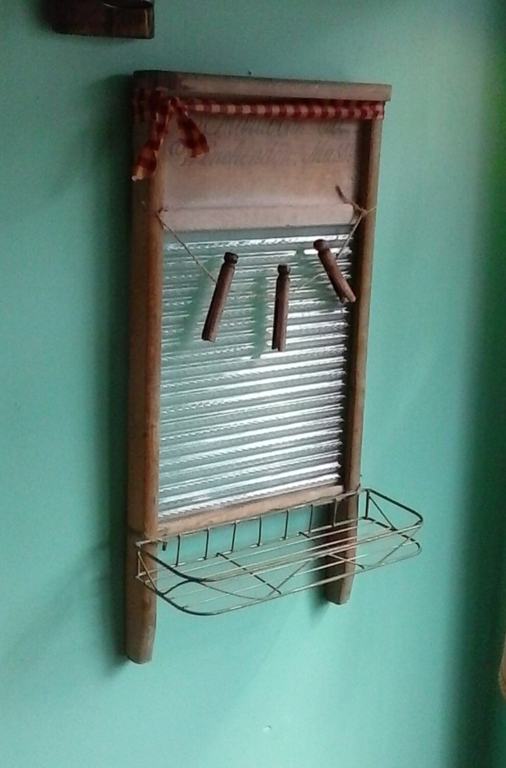 Primitive Holiday Decor Glass & Wood Washboard with a Wire