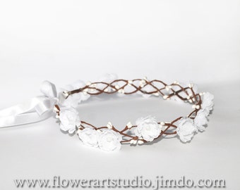 White Bridal Flower Crown, White Bridal Headpiece, Woodland Floral Crown, Flowergirl Hair Wreath, Flowergirl flower crown, Classic wedding.