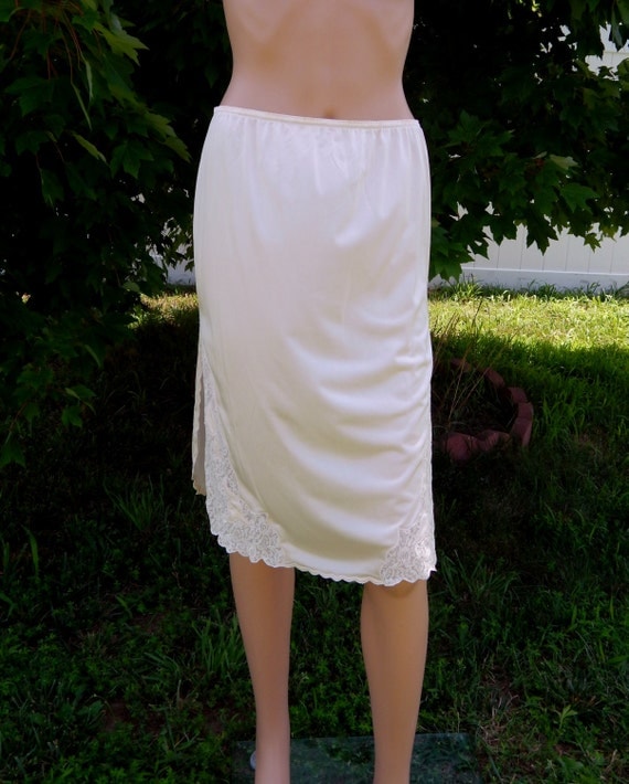 Items similar to Vintage Ivory White Half Slip Contessa, Ivory White ...