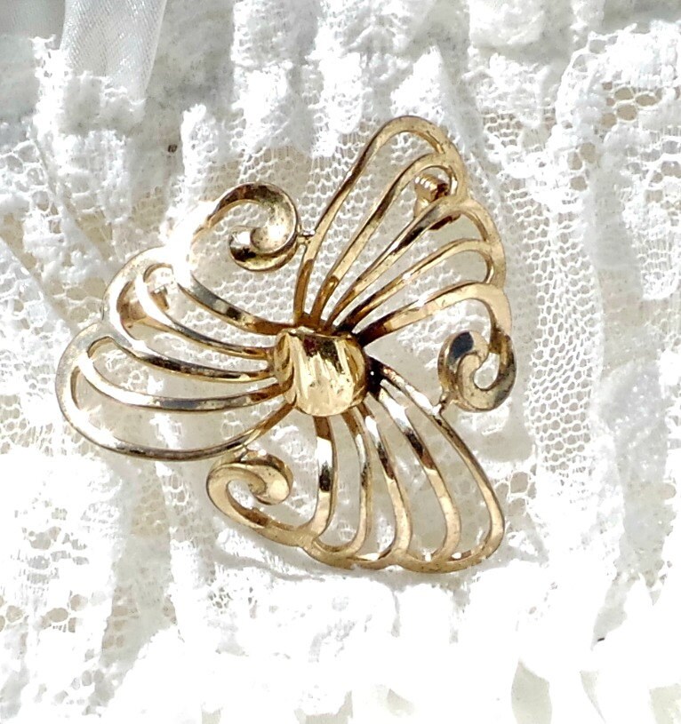 Gold Tone Brooch *** Vintage Leaf/Feather Form Brooch *** Vintage