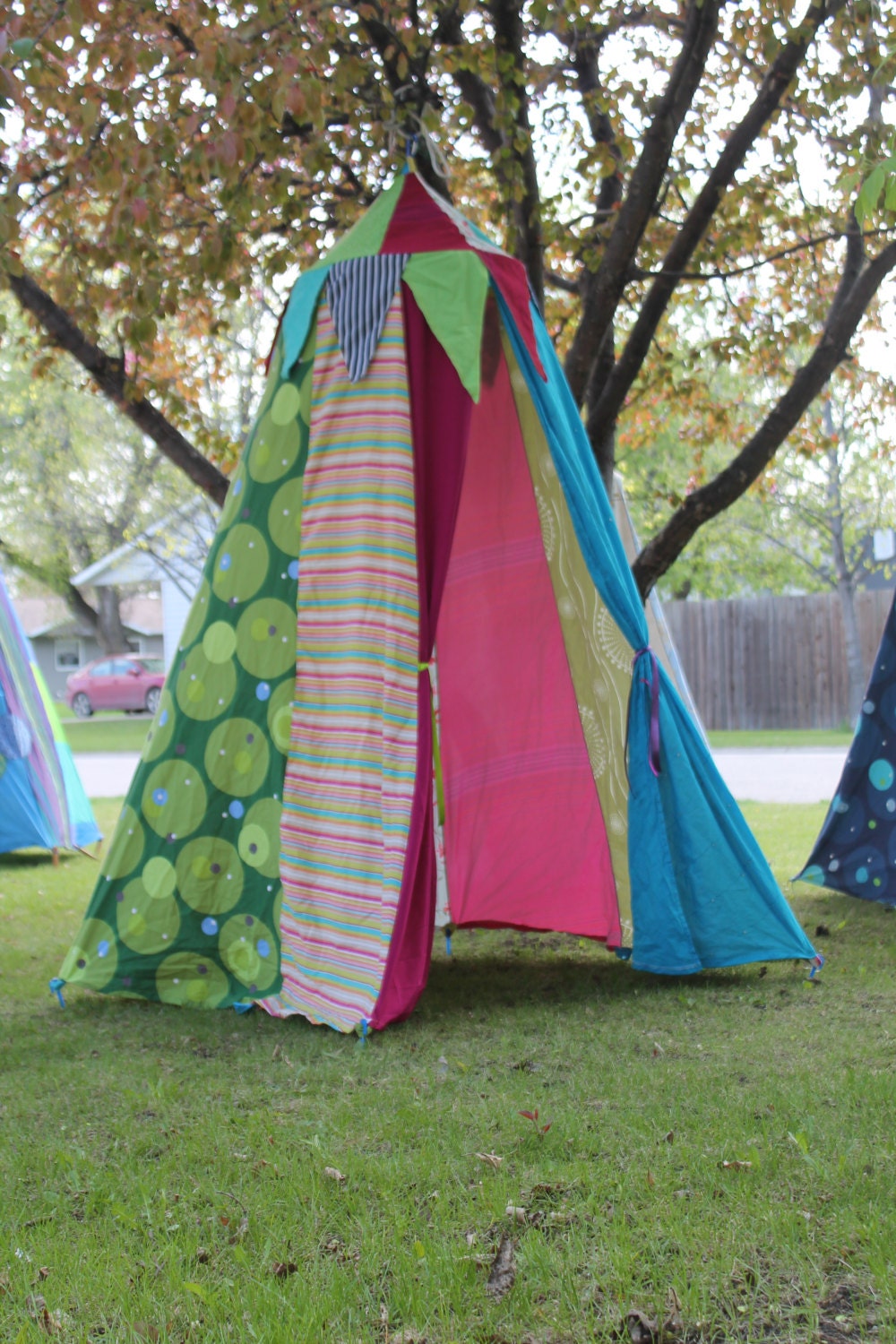 Play tent handmade from upcycled fabrics by colouraddiction
