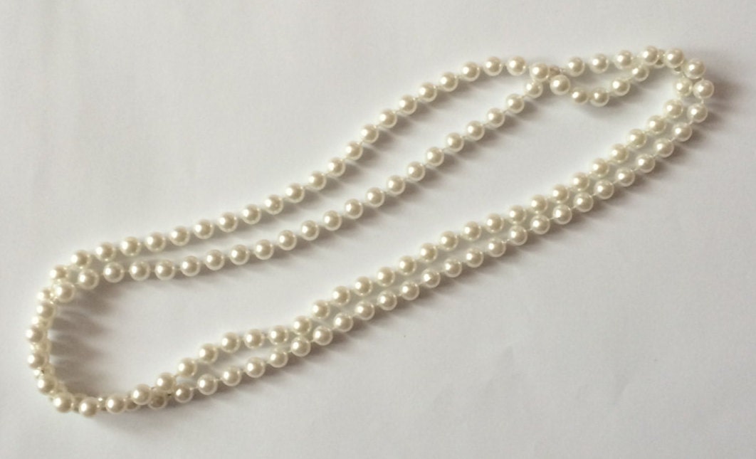 True Vintage 1940’s Ivory Faux Pearl Long Length Bead Neckace – Haute Juice