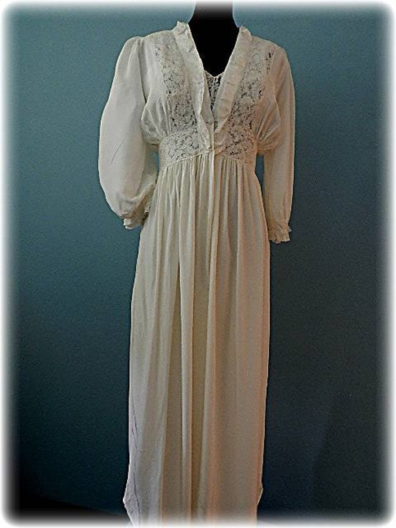 1940s Vintage Old Hollywood Bridal Peignoir Set by Country