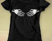 skull hands t shirt