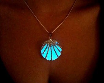 Ariel Glow in the Dark Mermaid Necklace, Ariel Costume, Glowing Sea Shell Necklace, Mako Glow Seashell, Little Mermaid Cosplay, Mermaid AQUA