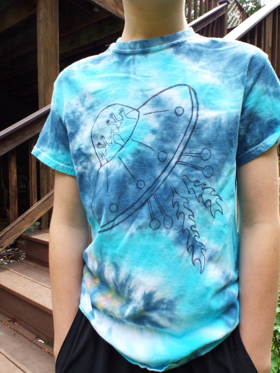 urban outfitters alien shirt