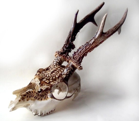 Crâne de cerf décorées avec la pyrogravure. par glenouthercrafts Chevreuil Literie décor
