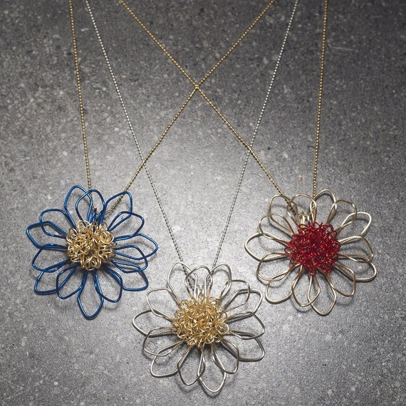 Wire Daisy Necklce by Springerlee on Etsy