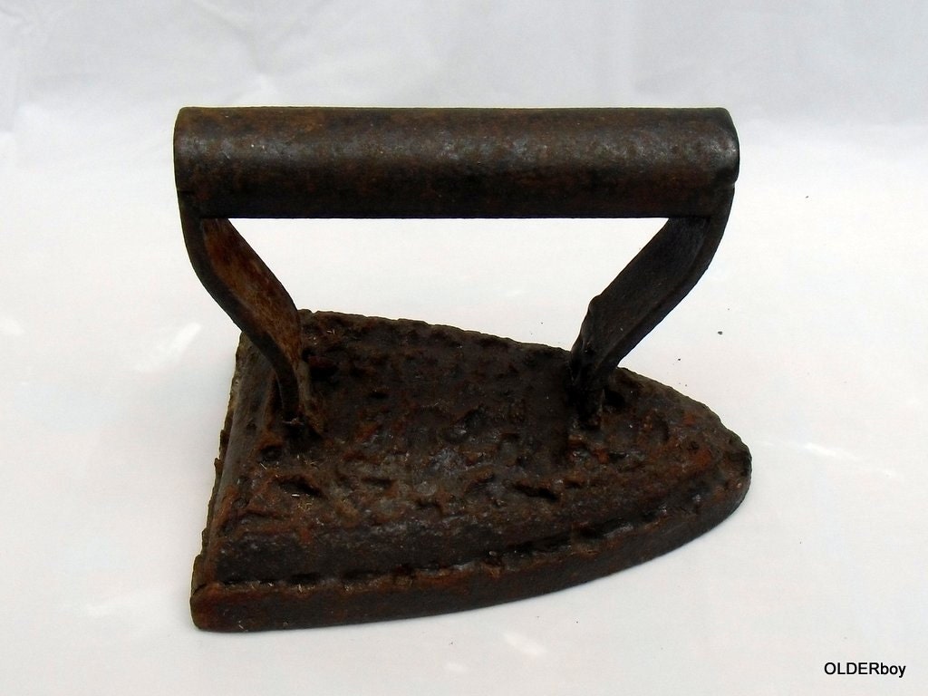1800S Vintage rusty SAD IRON 1800s small rusty heavy iron