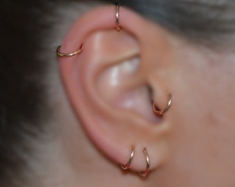 Gold TRAGUS HOOP// Tragus Piercing 20g 7mm - Rook Earring - Cartilage Hoop - Helix Earring - Nose Ring - Conch Earring - Daith Piercing