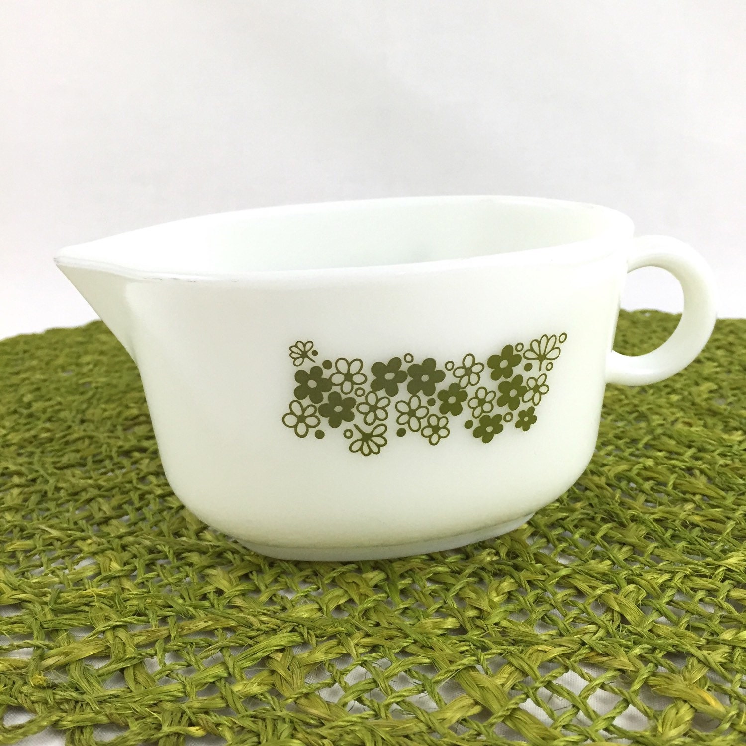 Pyrex Gravy Boat In Spring BlossomAvocado Green On Milk