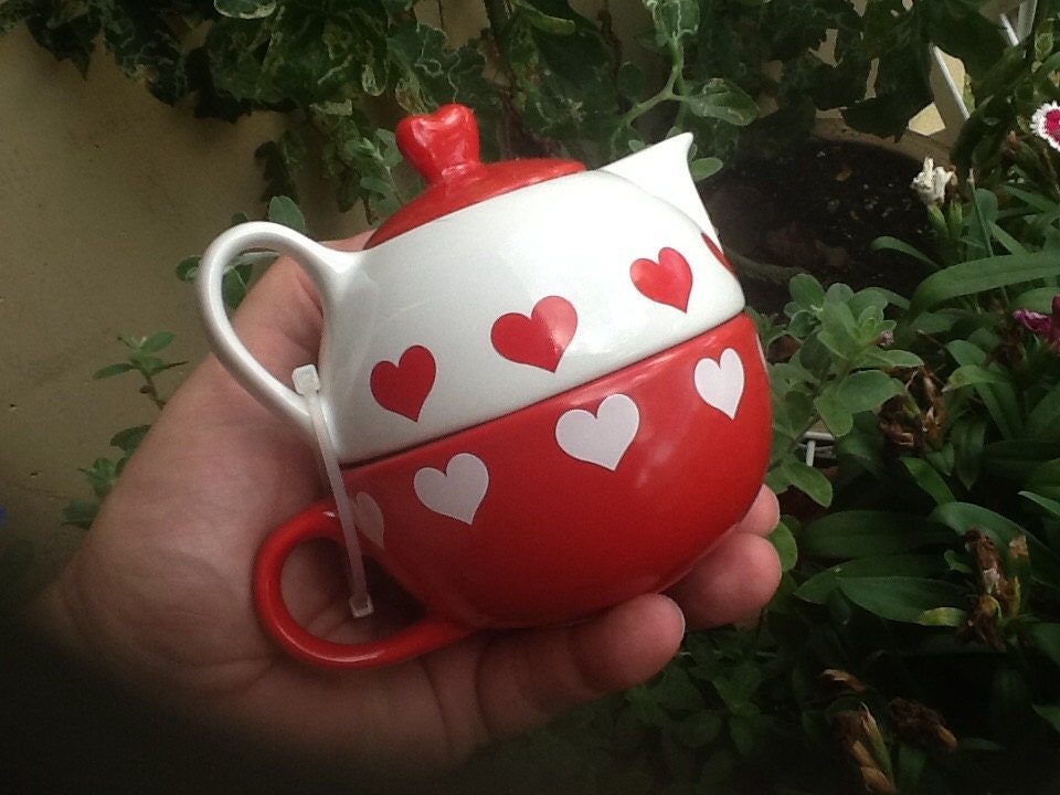 Vintage heart decorated single serving ceramic teapot and cup