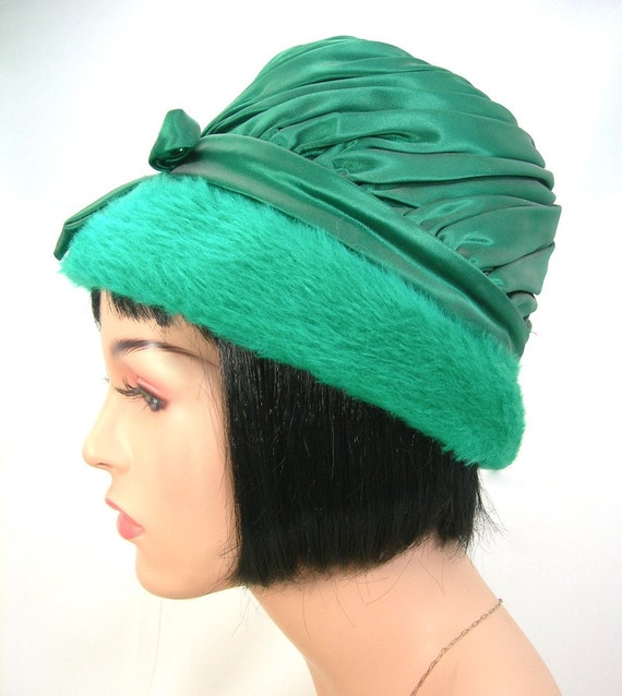 Woman's Green Bucket Hat Green Satin and Plush Size