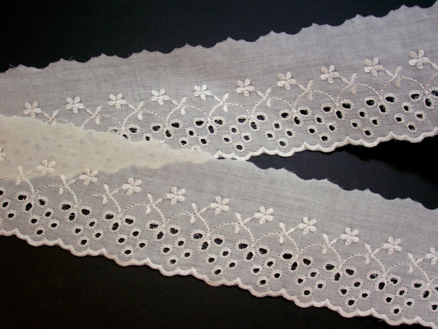 Ivory Lace Antique Ivory Eyelet Lace 3 inches wide x 3 yards