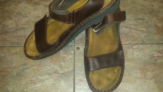 Women's Naot Sandals. Brown leathee. Made in by WayClassyGirl
