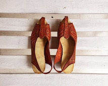 Popular items for indian shoes on Etsy