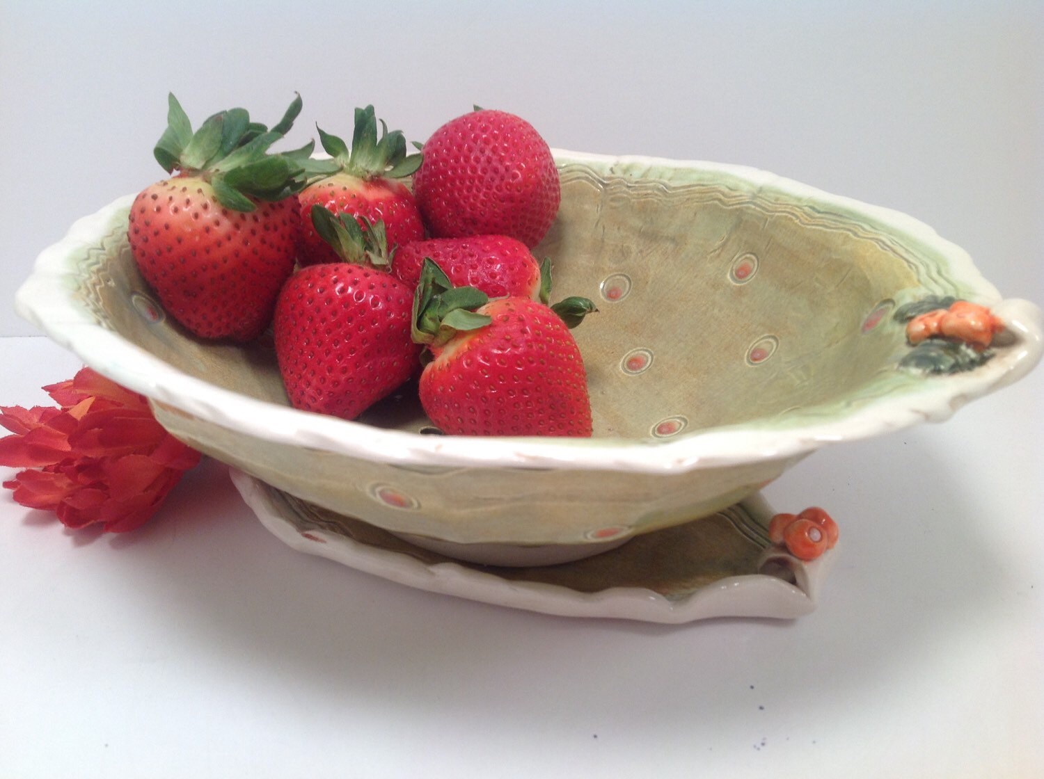 Berry Bowl in green/berry bowl/bowl by joycepottery on Etsy