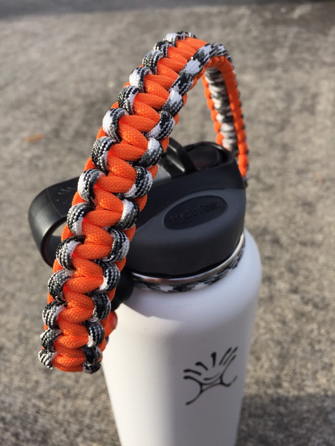 Paracord Handle for Hydro Flask Bottle by PineappleCoveDesigns