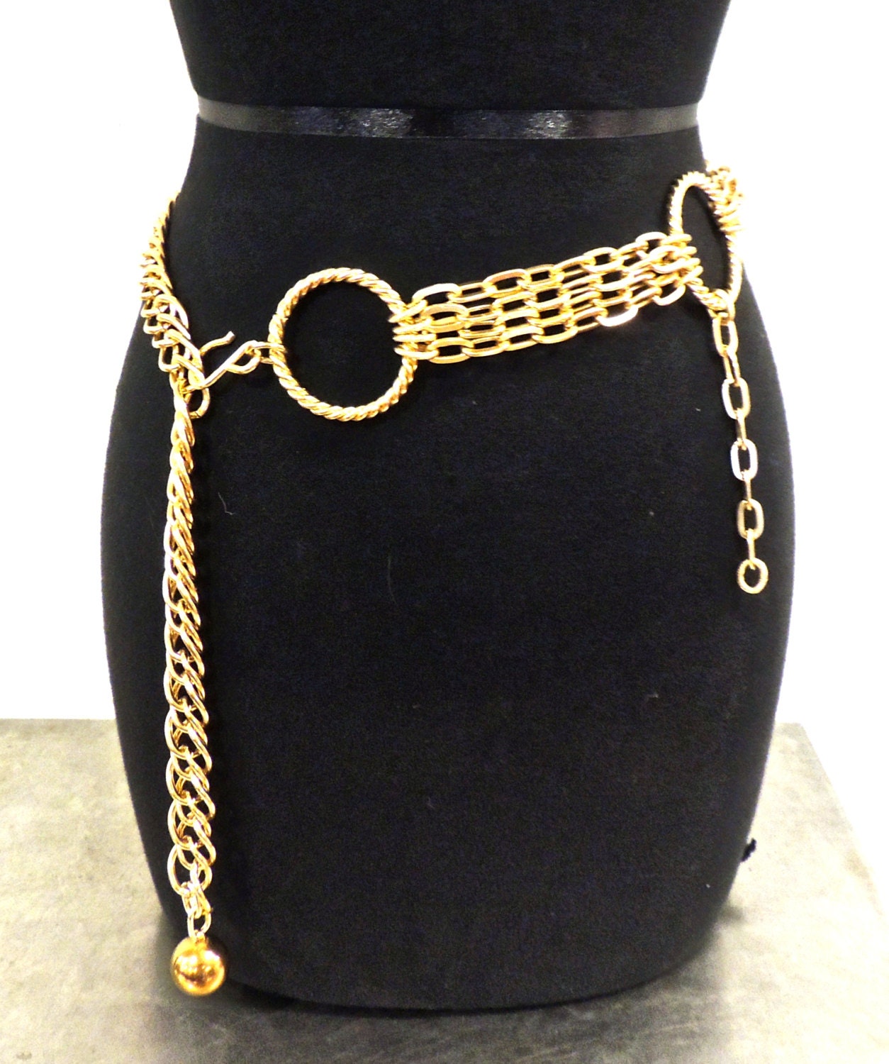 vintage chain belt 1970s gold metal disco-style chain belt