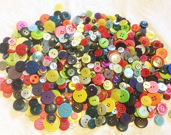 HUGE Lot of Bright Colored Contemporary Buttons * 600+ Plastic Buttons *
