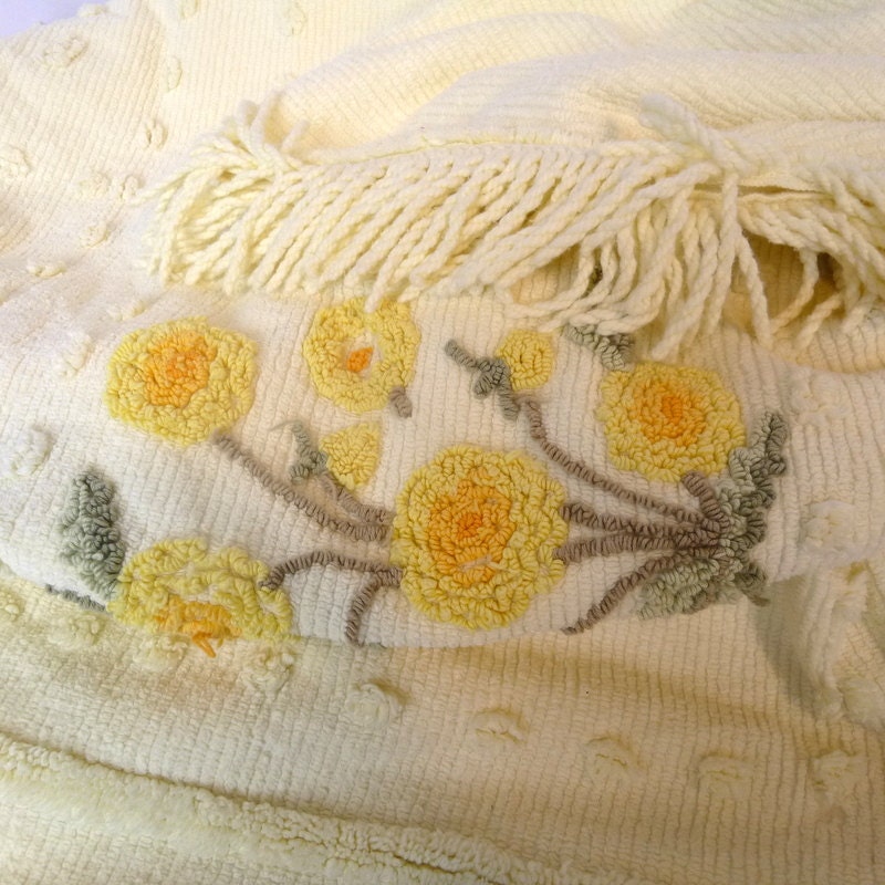 Vintage YELLOW CHENILLE Queen BEDSPREAD