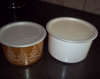 Tupperware Christmas Designs: Two Rounds B and C Gold and White in excellent condition