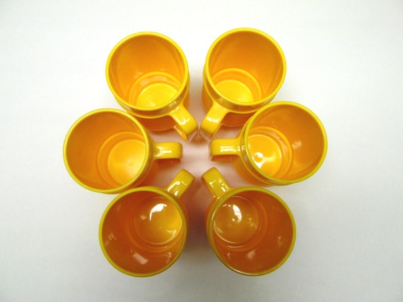 cups rubbermaid Tumblers,   Rubbermaid Drink Yellow Vintage Cups, vintage Glass  Plastic Mugs,